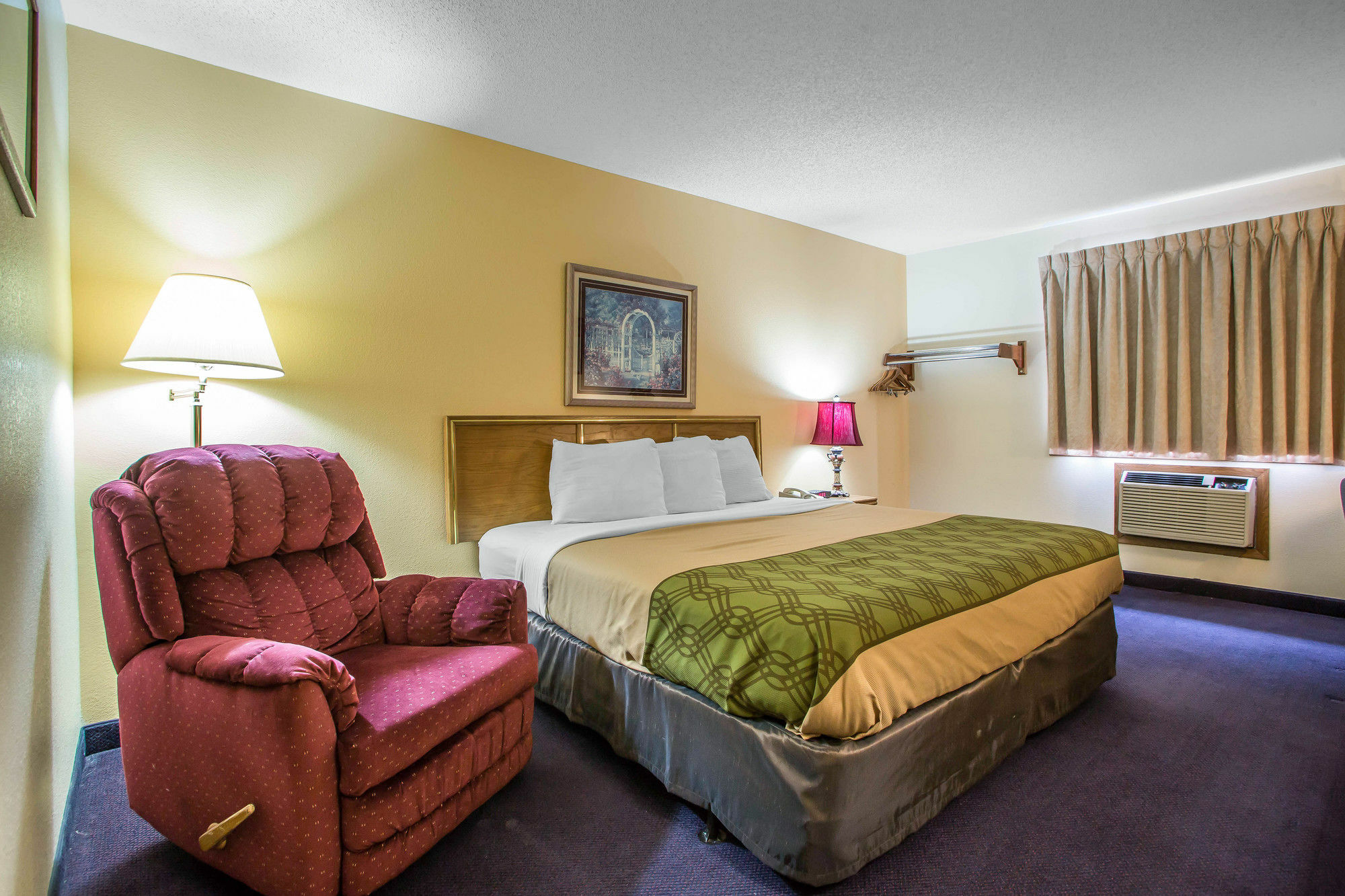 Econo Lodge Inn & Suites Dubuque Exteriör bild