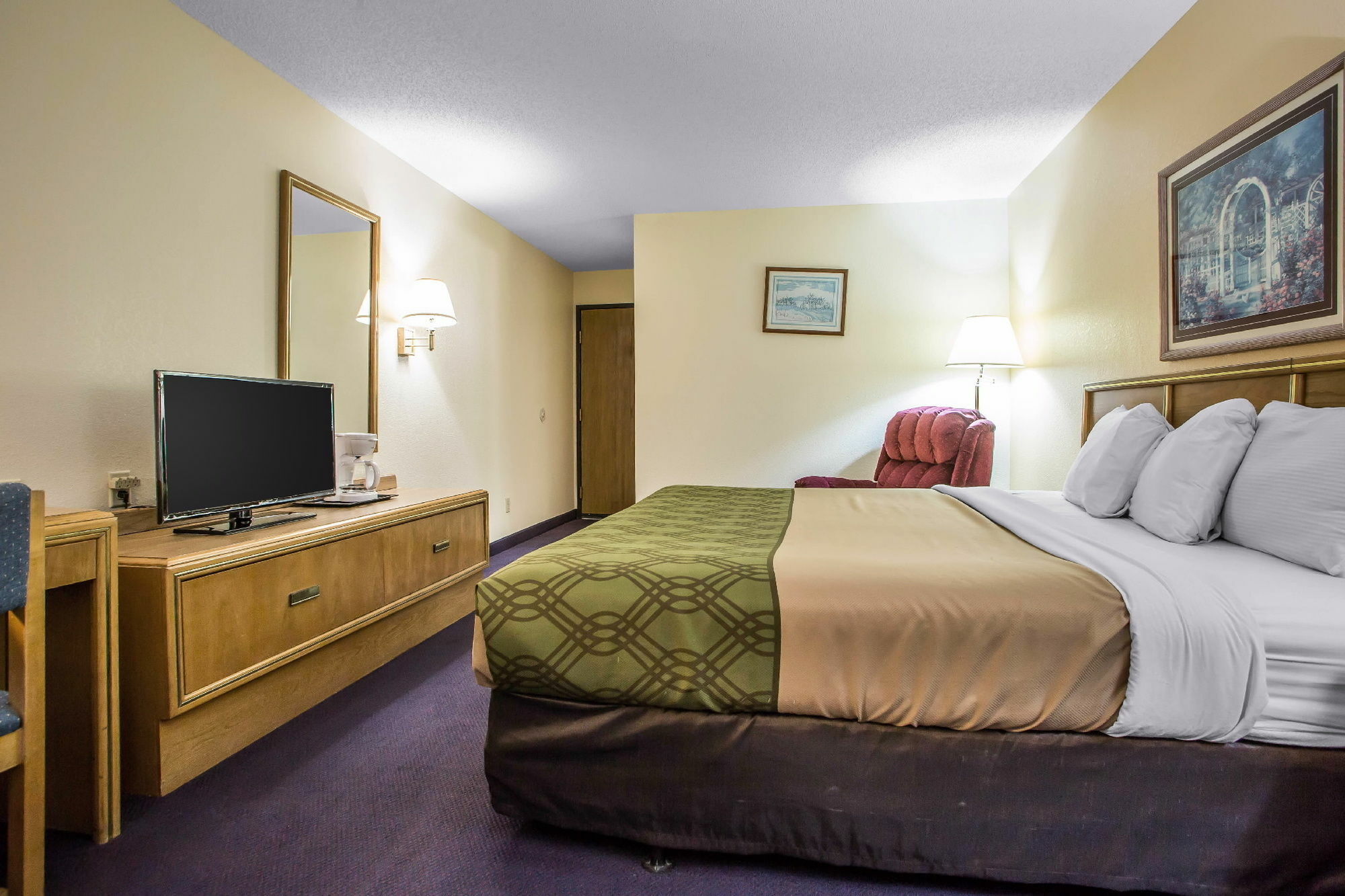 Econo Lodge Inn & Suites Dubuque Exteriör bild